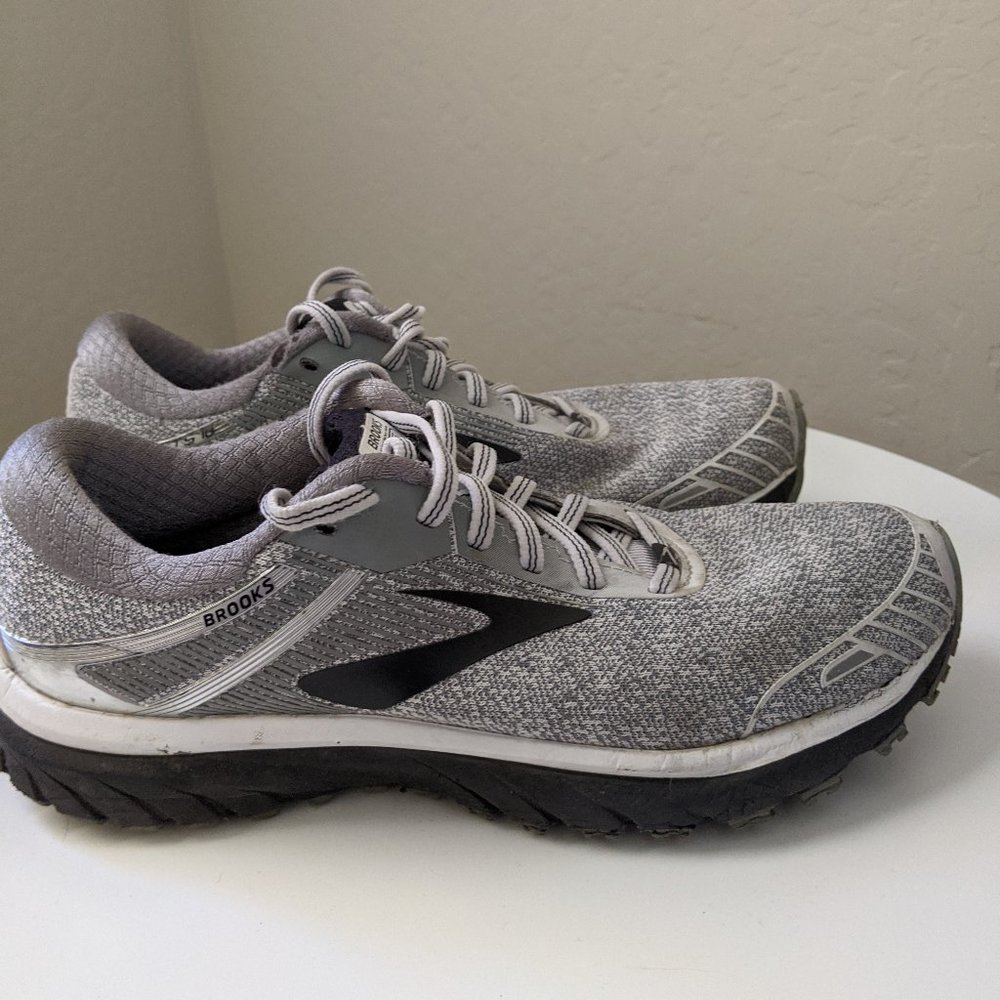 Brooks running show size 9.5
